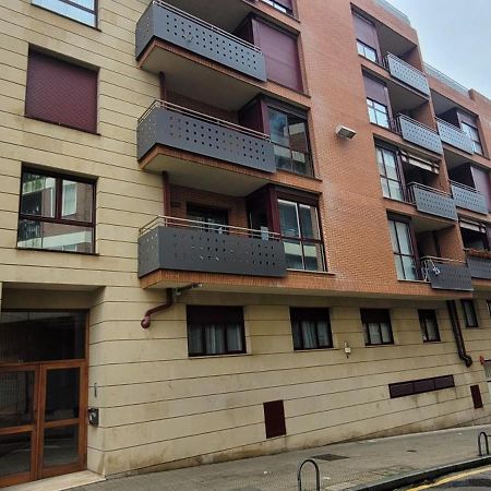 Cozy Yellow Home In Getxo Exterior photo