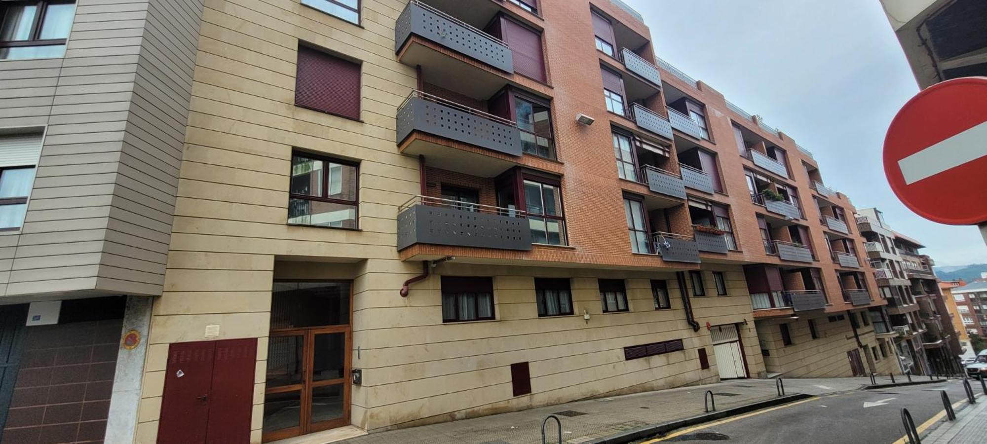 Cozy Yellow Home In Getxo Exterior photo